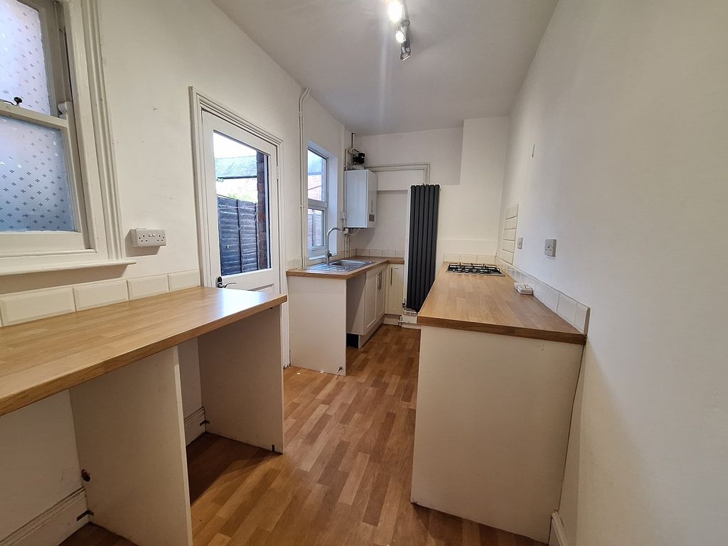 Property photo 3 of 8 Kitchen