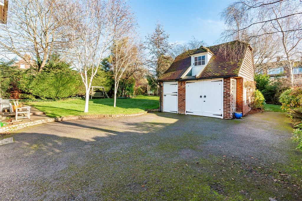 Property photo 2 of 22 Garage