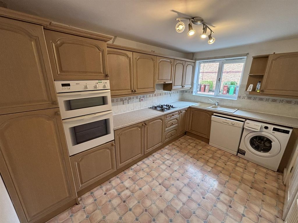 Property photo 2 of 21 Kitchen