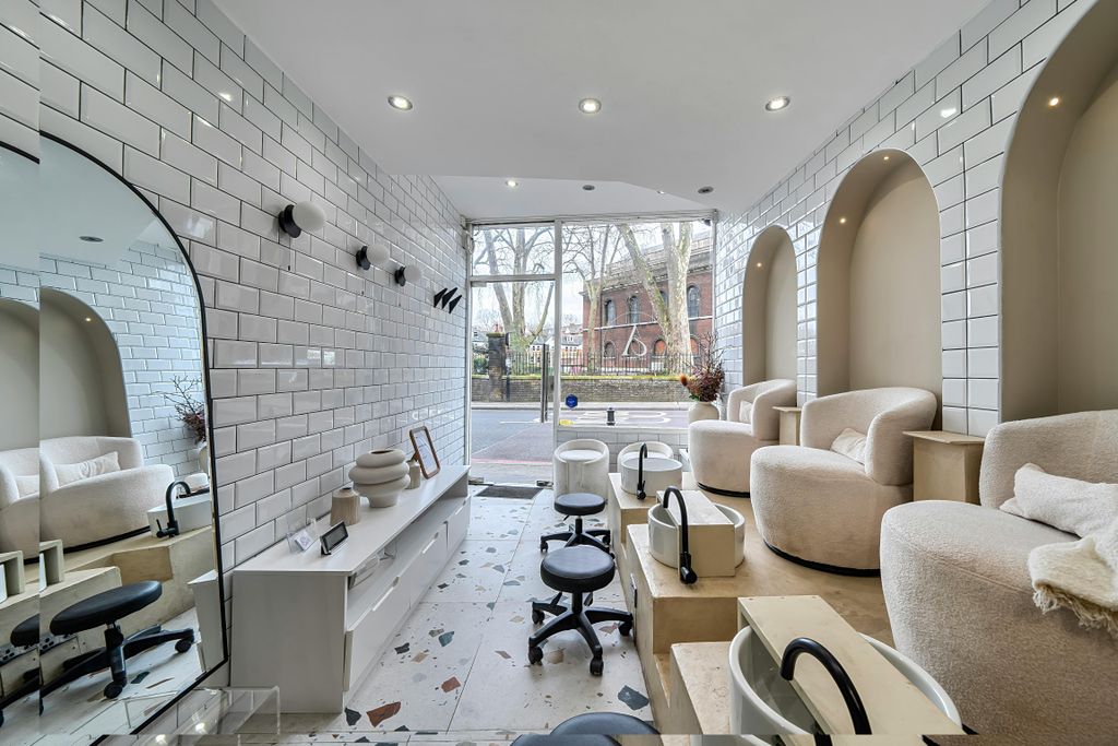 Property photo 1 of 18 1417524-8-69A0940260990.Jpg