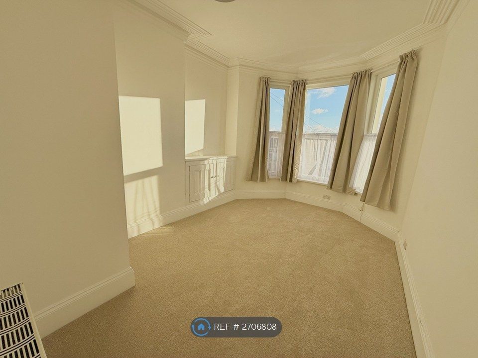 Property photo 2 of 9 Bedroom