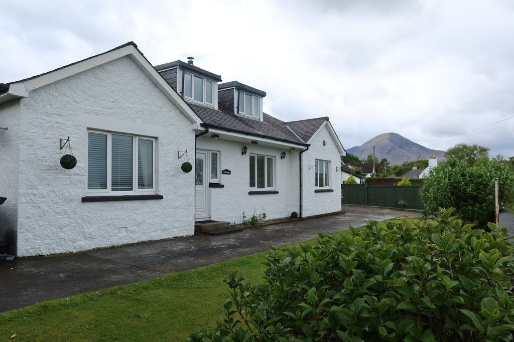 Property photo 2 of 54