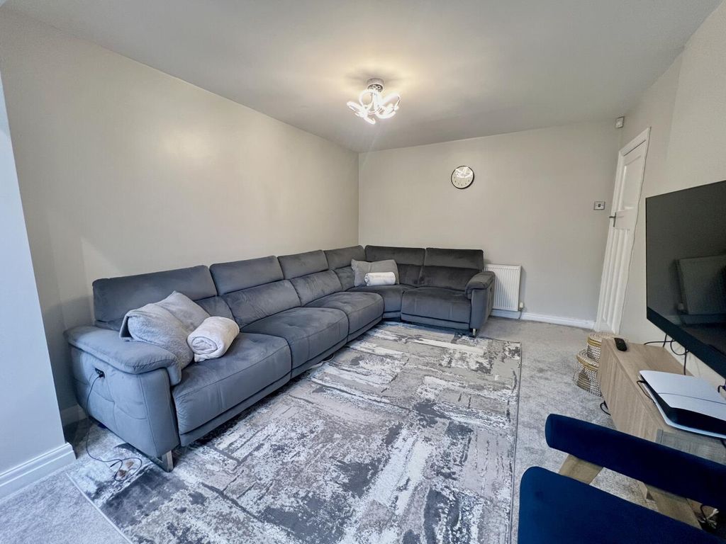 Property photo 3 of 25 Living Room