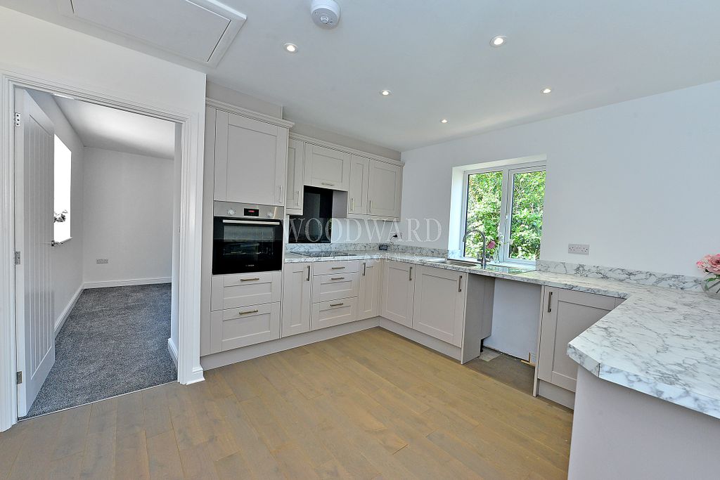 Property photo 2 of 14 Kitchen