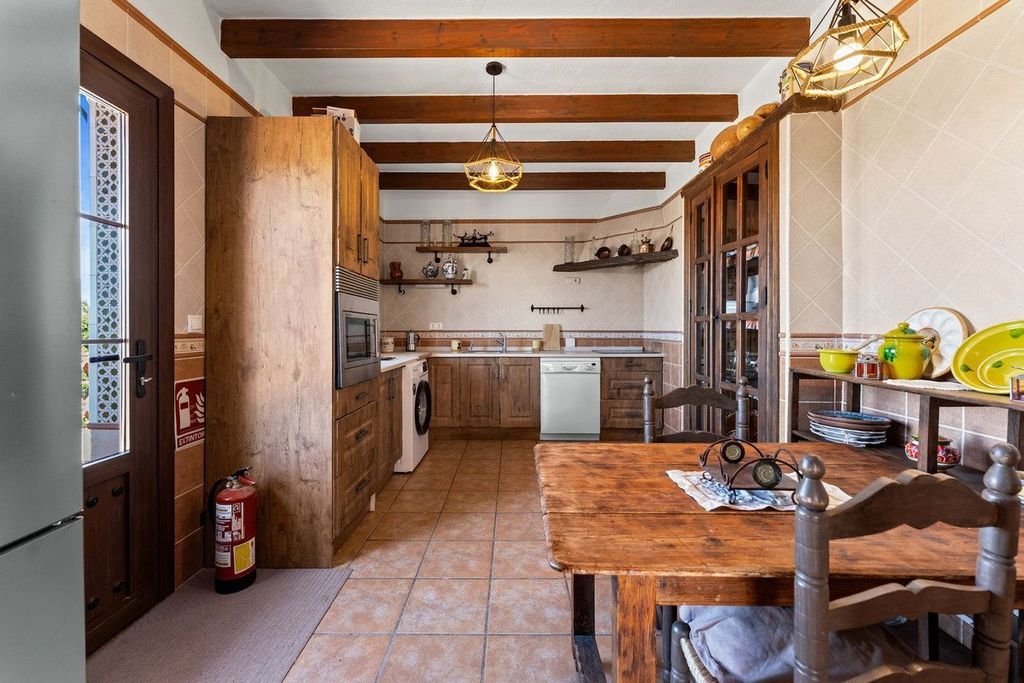 Property photo 3 of 25