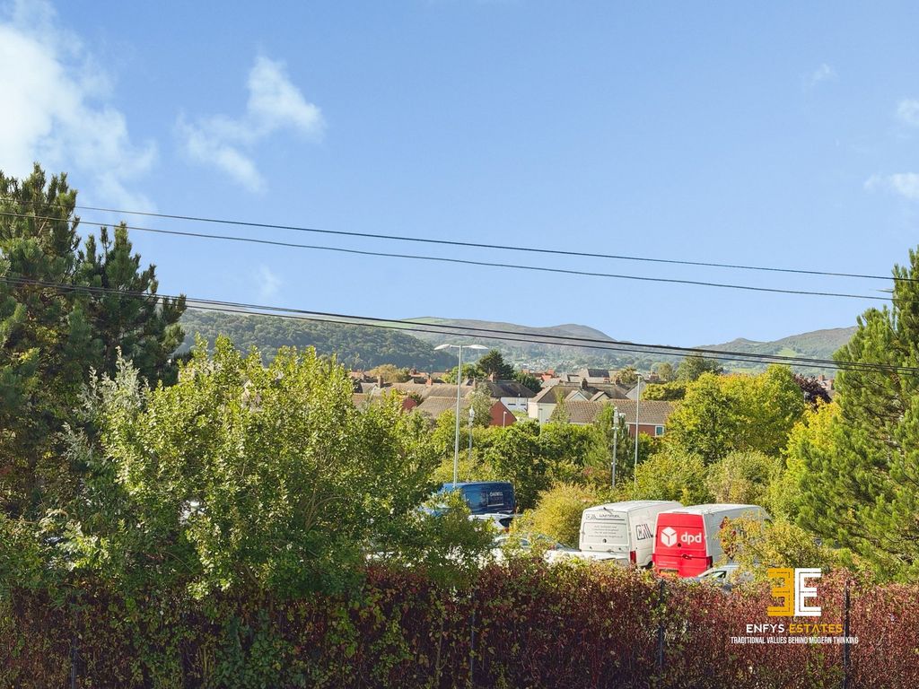 Property photo 2 of 31
