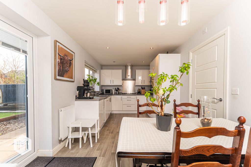 Property photo 3 of 23 Picture No. 32