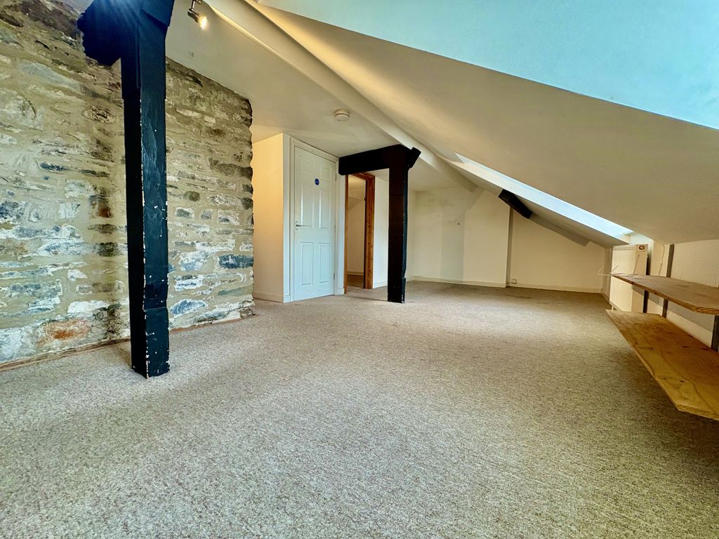 Property photo 3 of 11 Gallery