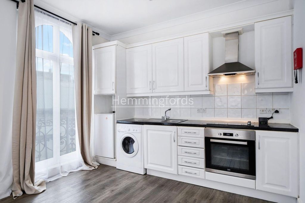 Property photo 3 of 13 Flat 1, 128B Camden Road - Kmsjxauhu1Peteilq7Zi.Jp