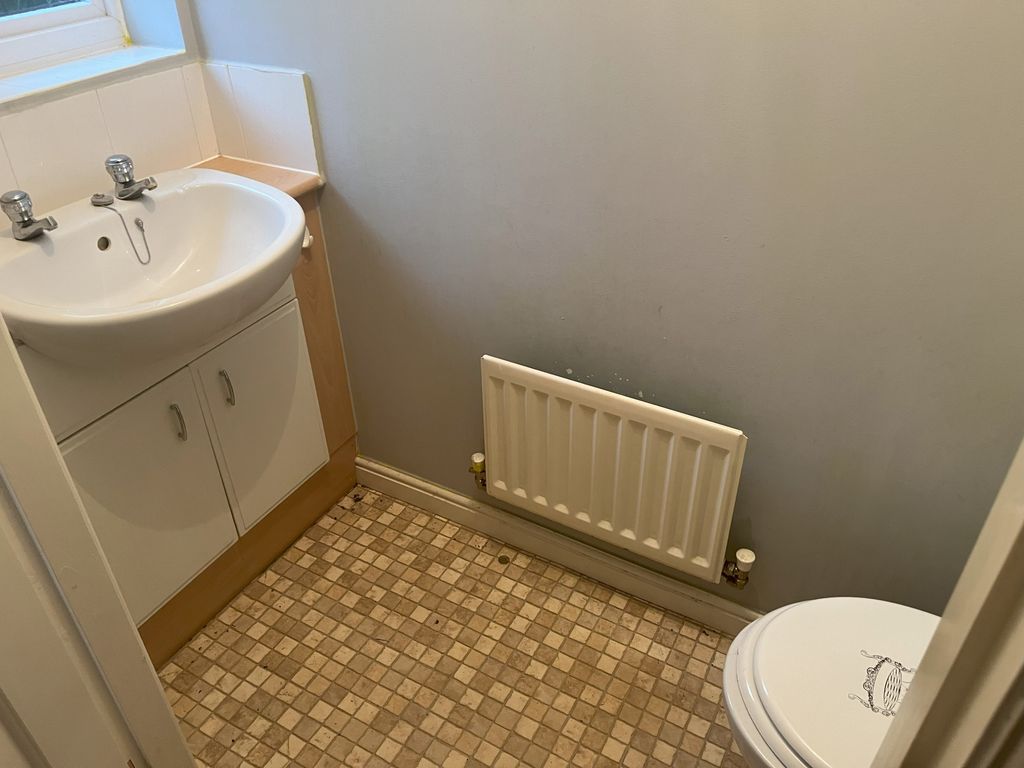 Property photo 2 of 9 Cloakroom