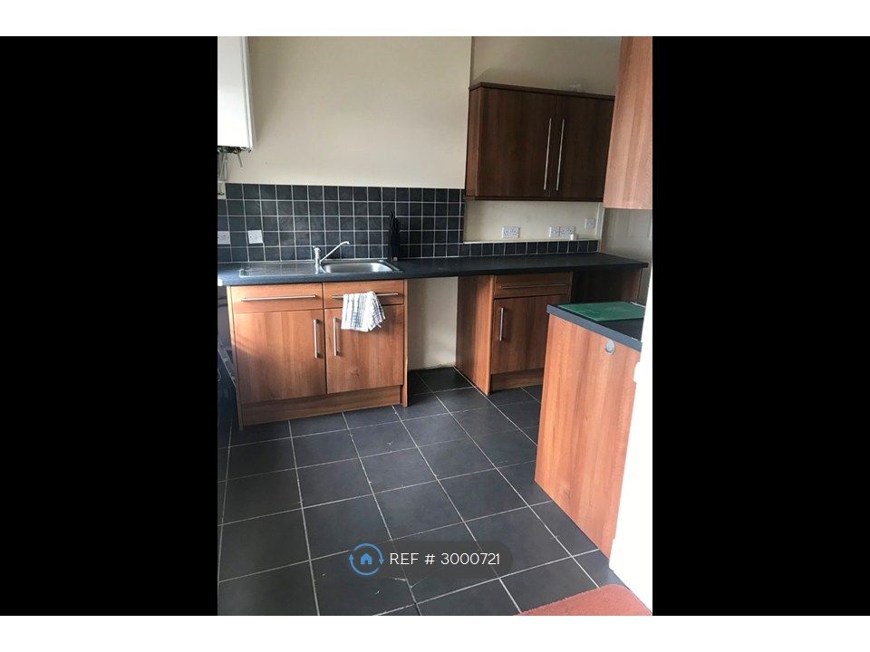 Property photo 3 of 7 Kitchen