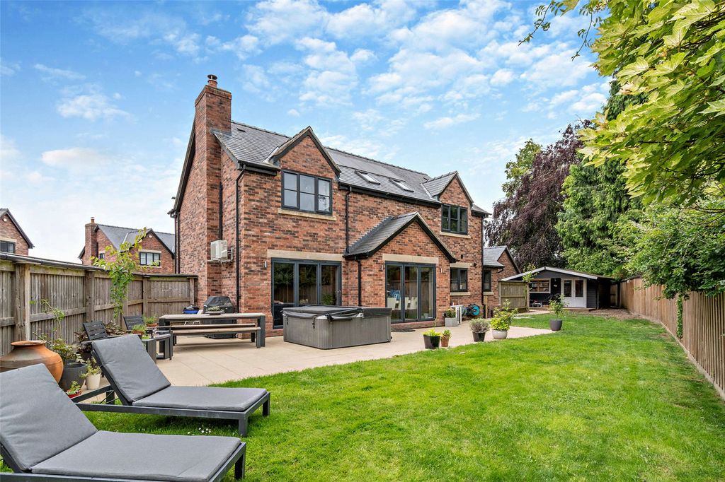 Property photo 2 of 59 Picture No. 52