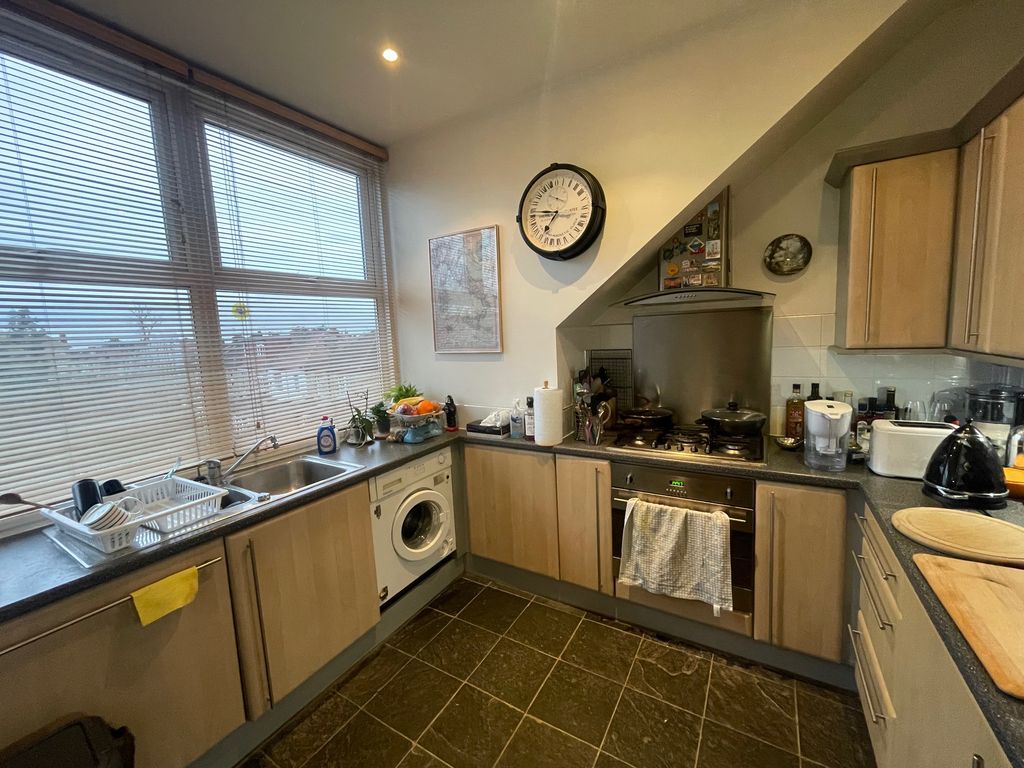 Property photo 2 of 7 Kitchen