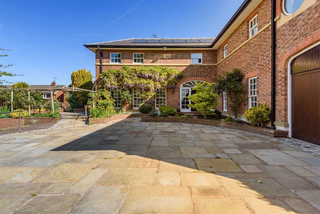 Property photo 2 of 30 8645957-Exterior02.Jpg