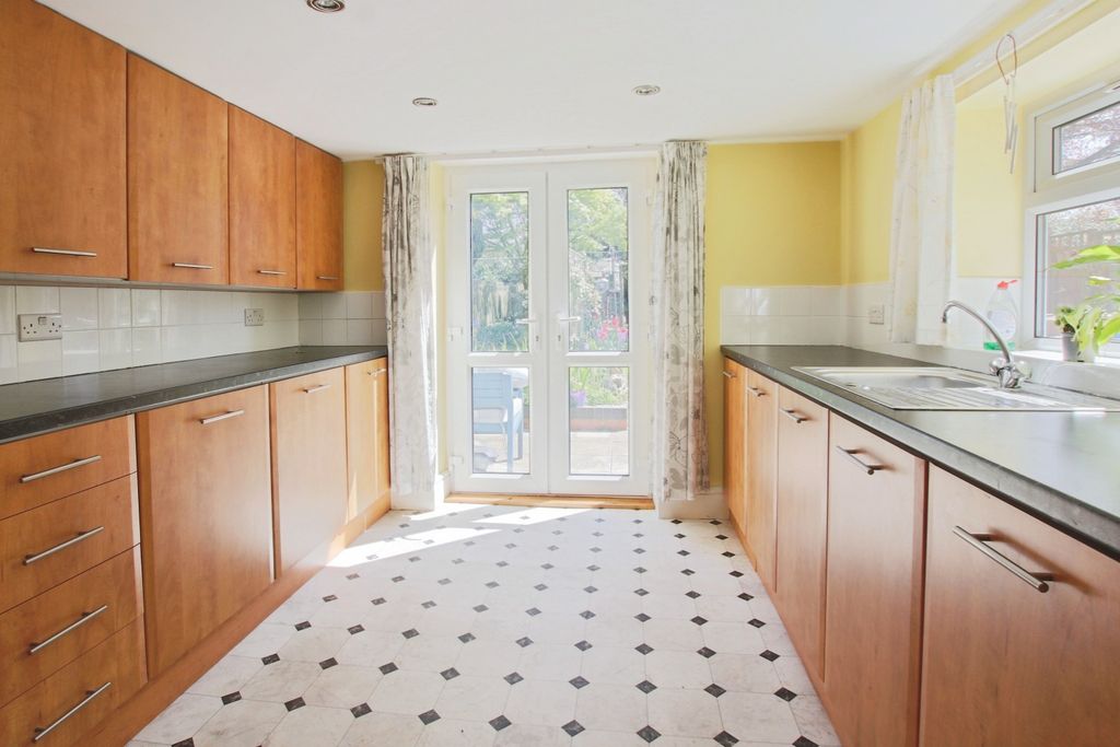 Property photo 2 of 16 5033754