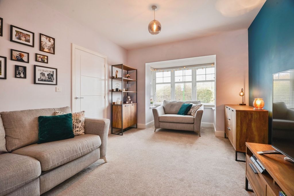 Property photo 2 of 18 Pbox-Img.Jpg