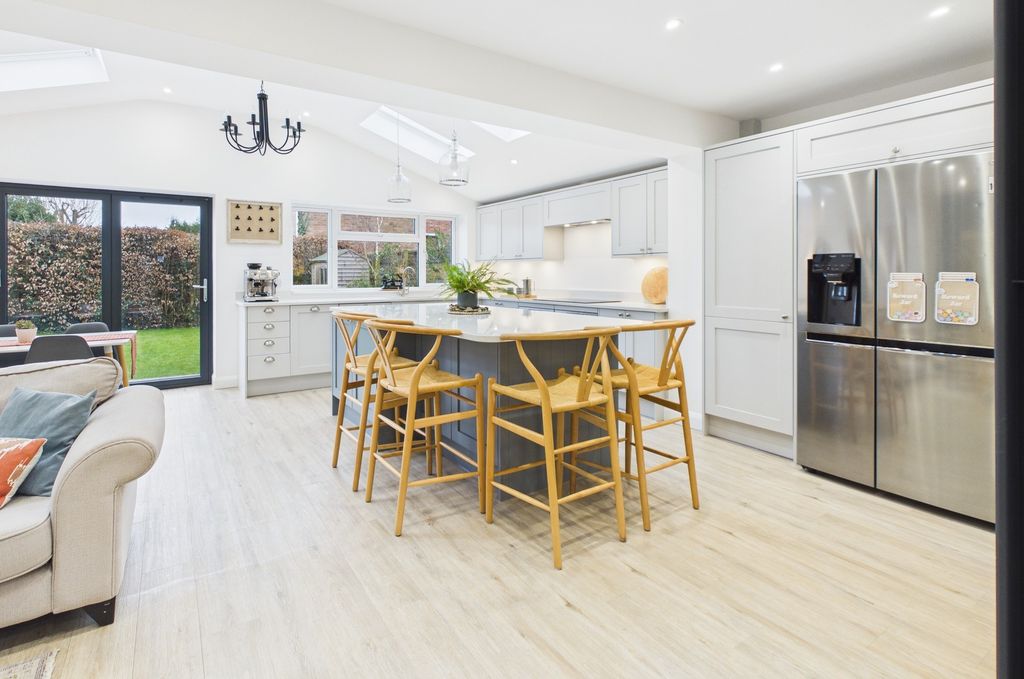 Property photo 3 of 31 Cam02519G0-Pr0386-Still022