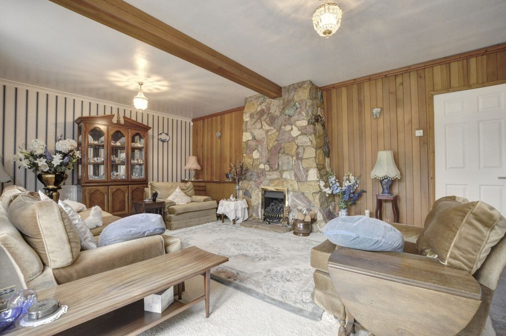 Property photo 3 of 13 30002305-Hr-3