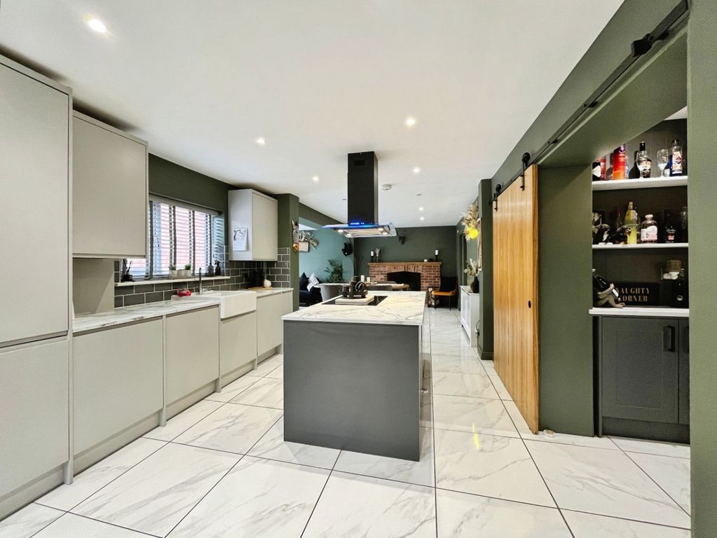 Property photo 2 of 29 4123698