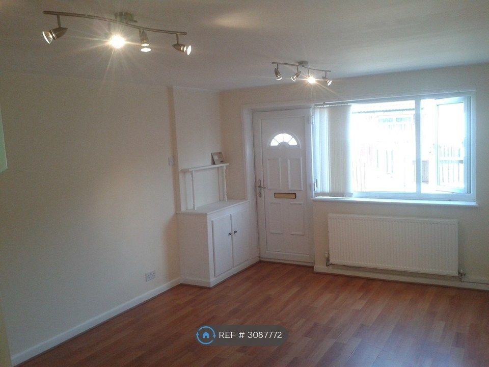 Property photo 1 of 10 Living Room