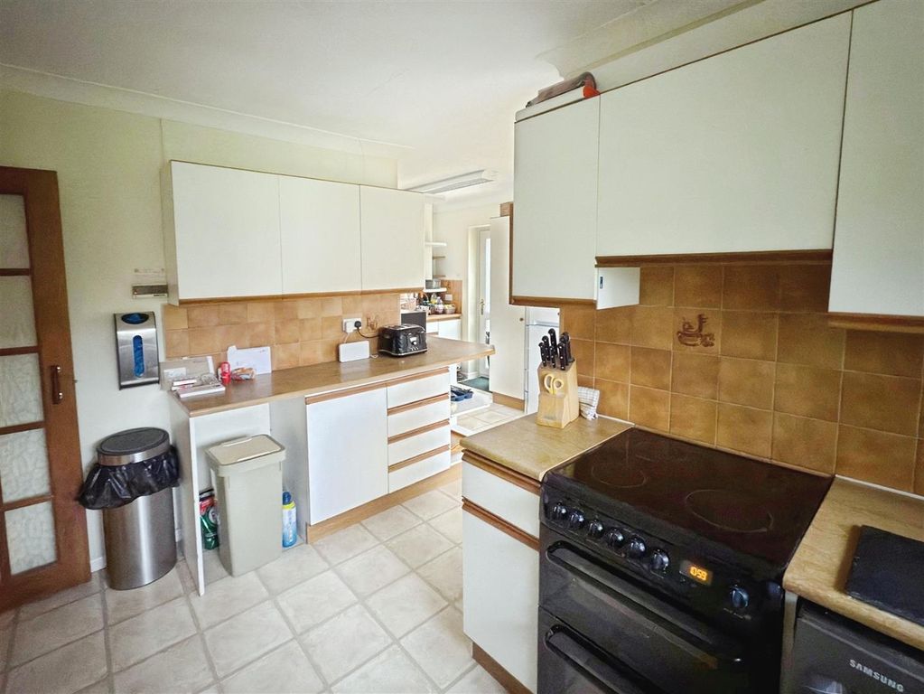 Property photo 3 of 14 Corton Lond Lane  (5).Jpg