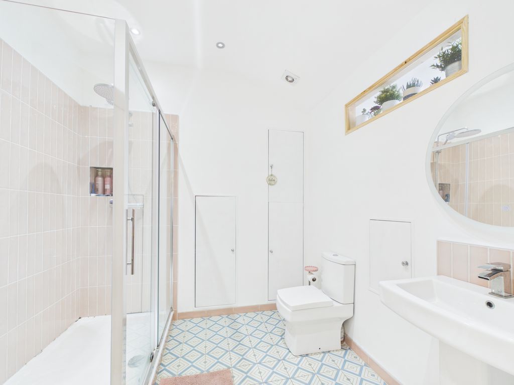 Property photo 3 of 10 Shower Room