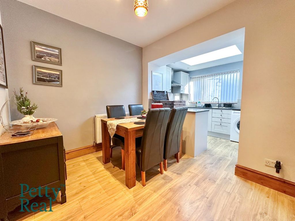 Property photo 3 of 14 997B556E-541B-4B67-Afc2-A58Ea54Eca11.Jpeg