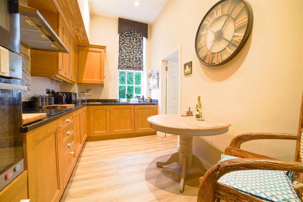Property photo 3 of 20 Kitchen