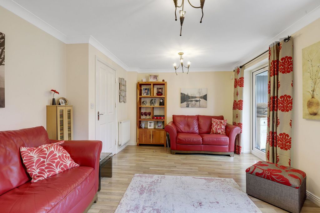 Property photo 3 of 18