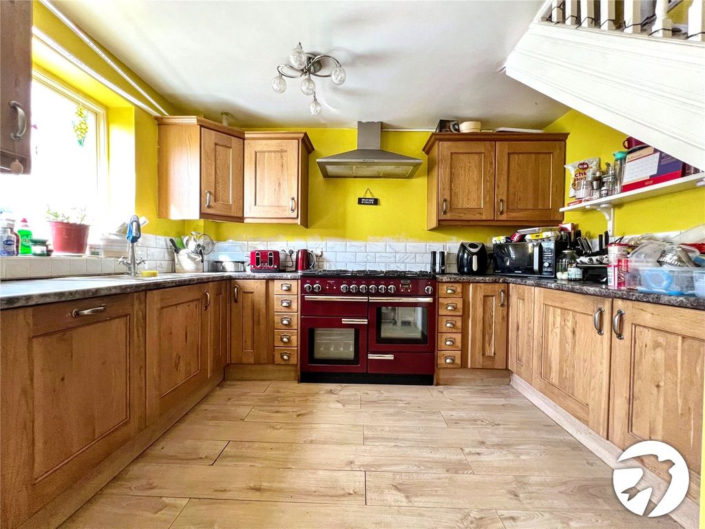 Property photo 3 of 6 Kitchen