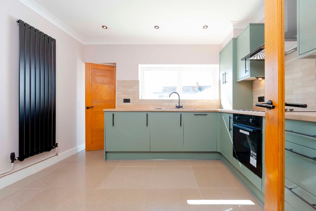 Property photo 1 of 37