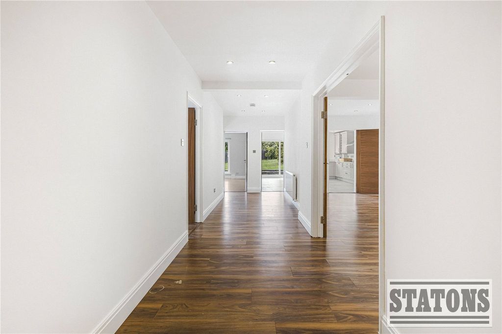 Property photo 2 of 18 Picture No. 14