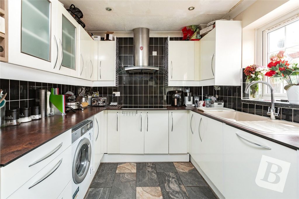 Property photo 2 of 14 Kitchen