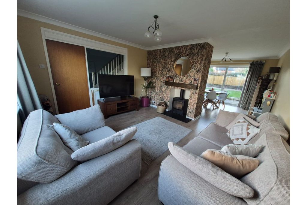 Property photo 3 of 19 Living Room