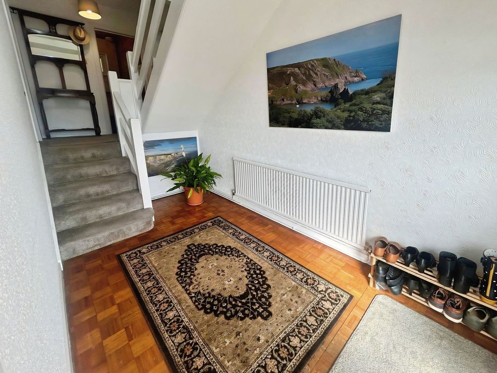 Property photo 3 of 27