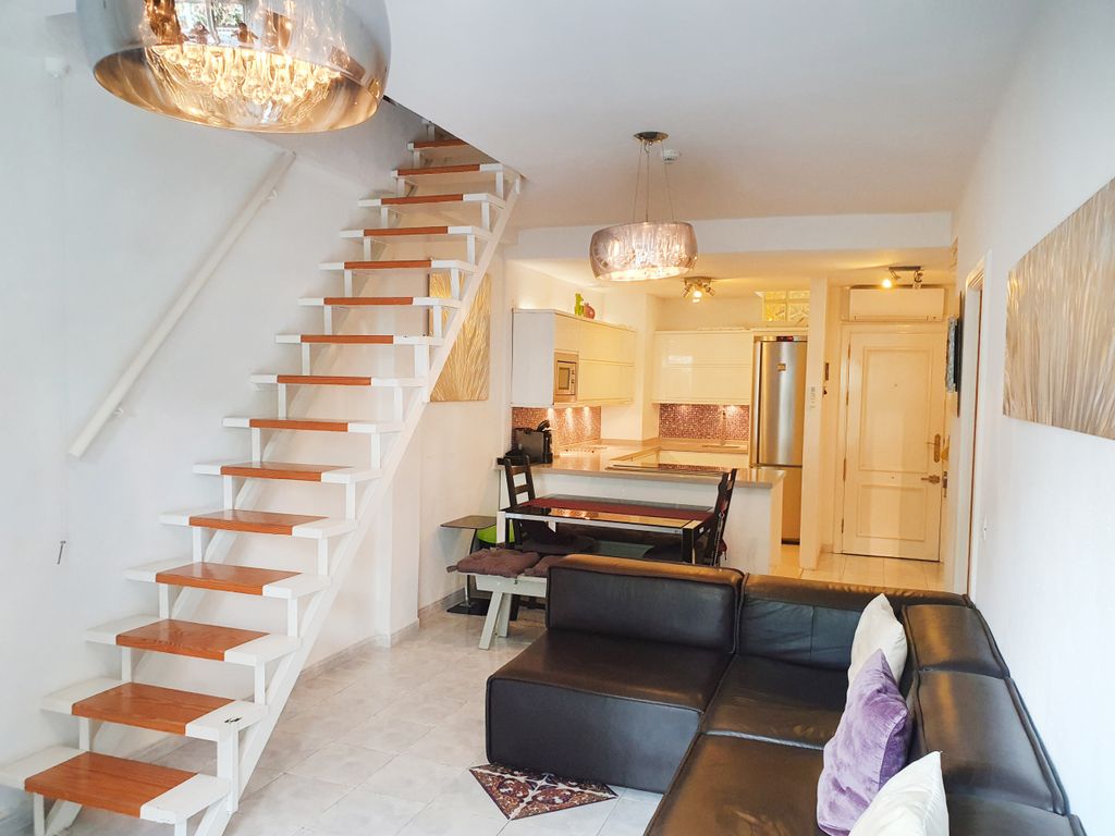 Property photo 2 of 19