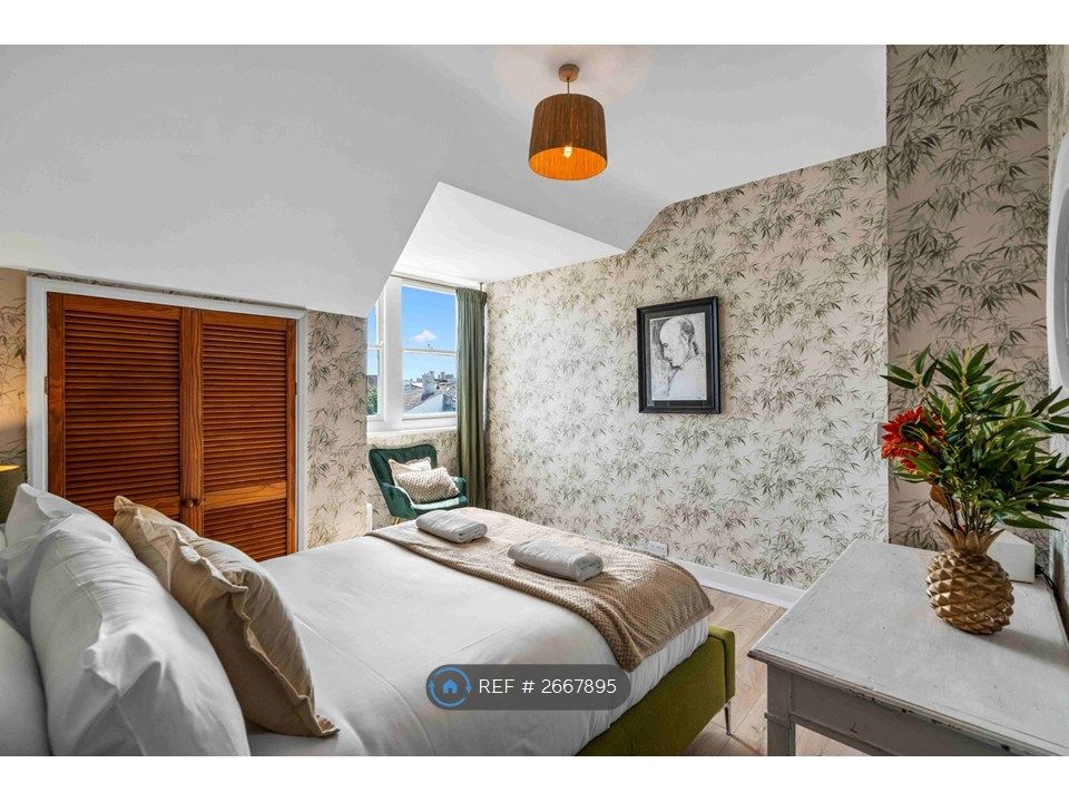 Property photo 3 of 8 Bedroom