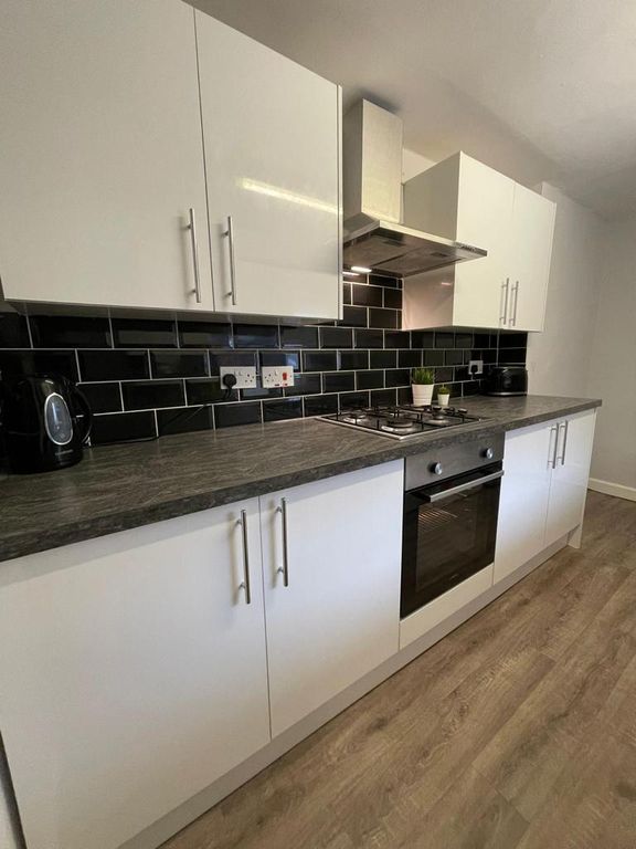 Property photo 2 of 6 Kitchen.Jpg