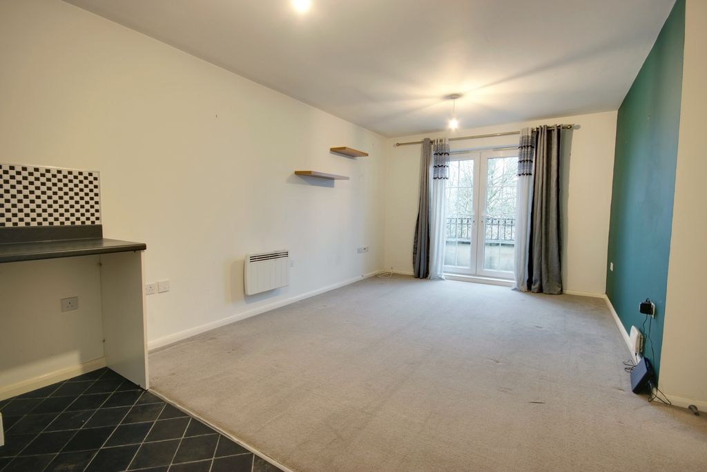 Property photo 3 of 11 1 Lounge B