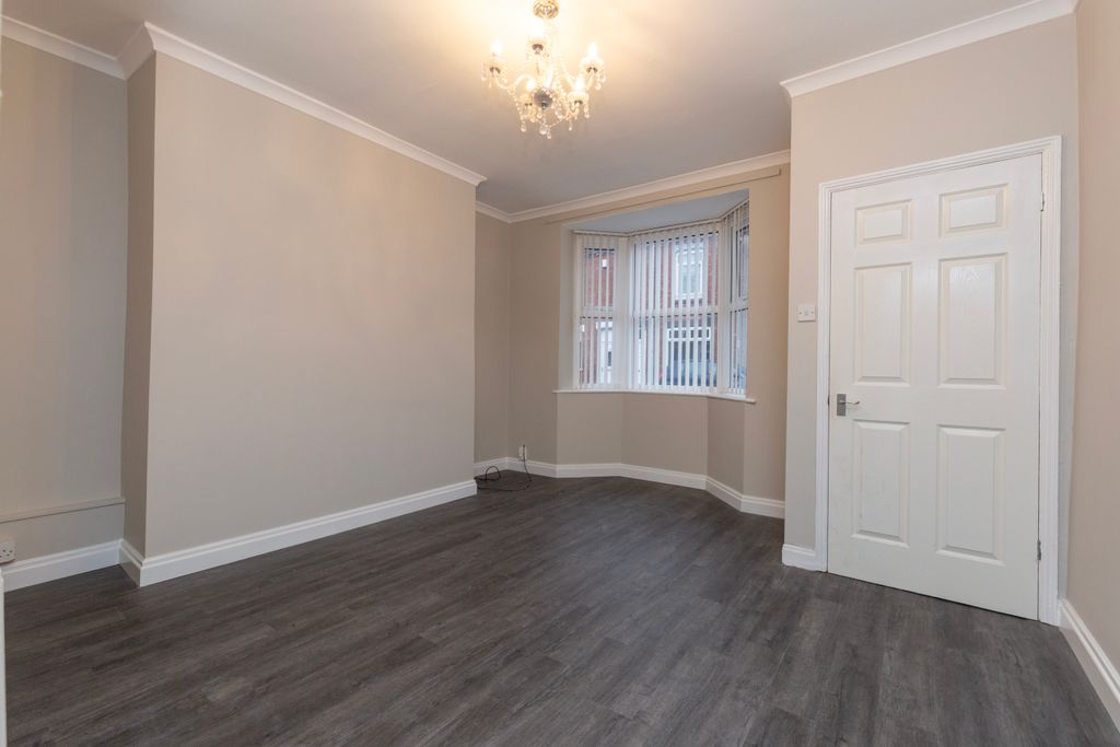 Property photo 3 of 19 Lounge