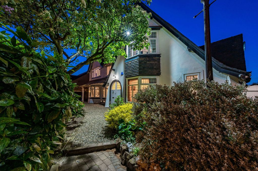 Property photo 2 of 40