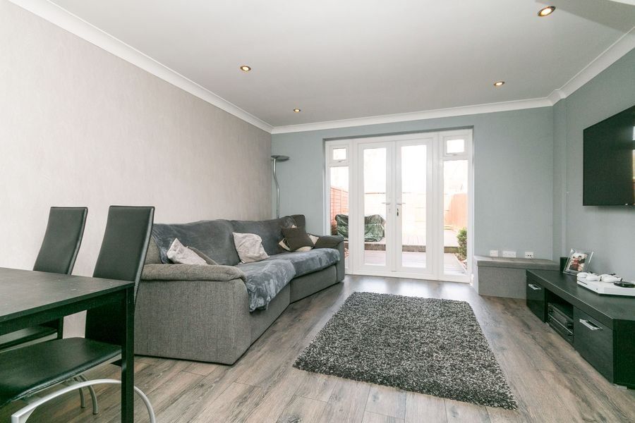 Property photo 3 of 8 19d5Ff22-96B4-4A06-9