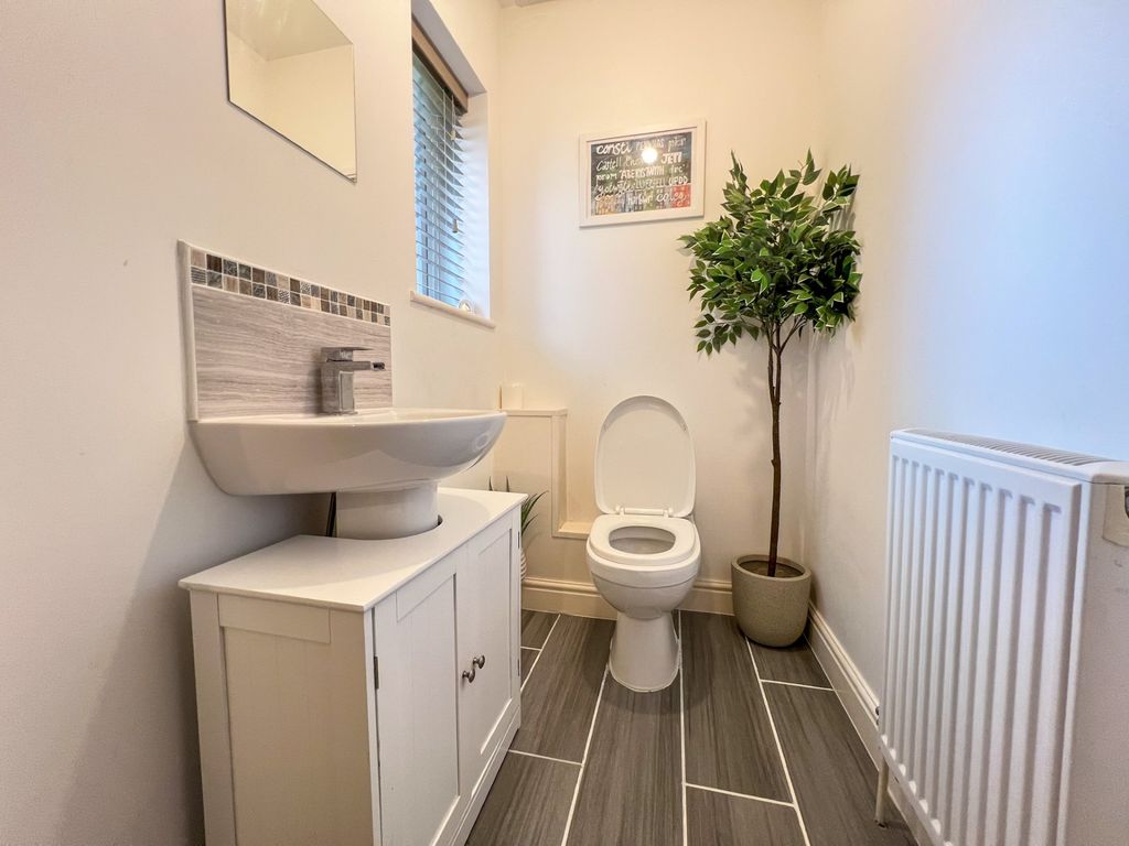 Property photo 3 of 17 Fe740Af1-4036-4F22-98F3-B980A32B5A76