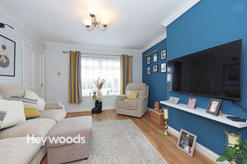 Property photo 3 of 42