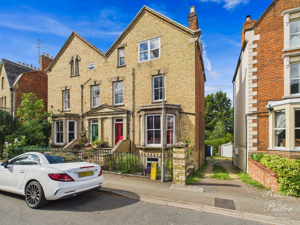 Property photo 1 of 21 Cam01995G0-Pr0368-Still039