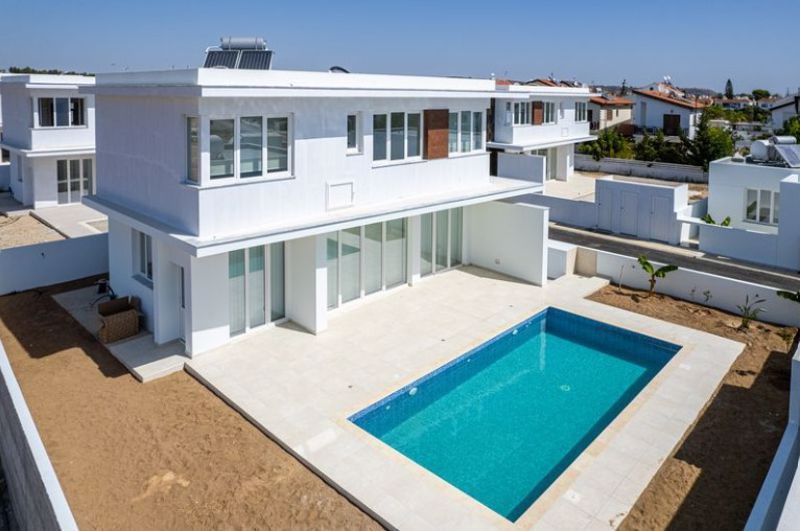 Property photo 1 of 21 Villa 2 With Pool