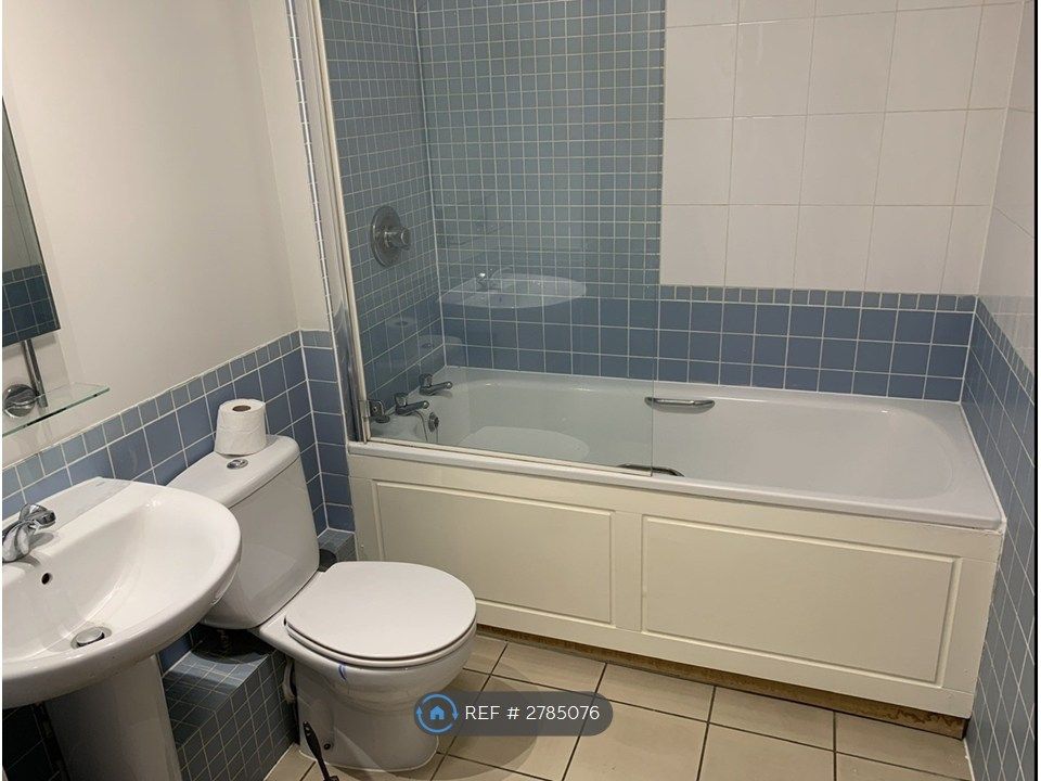 Property photo 2 of 8 Bathroom