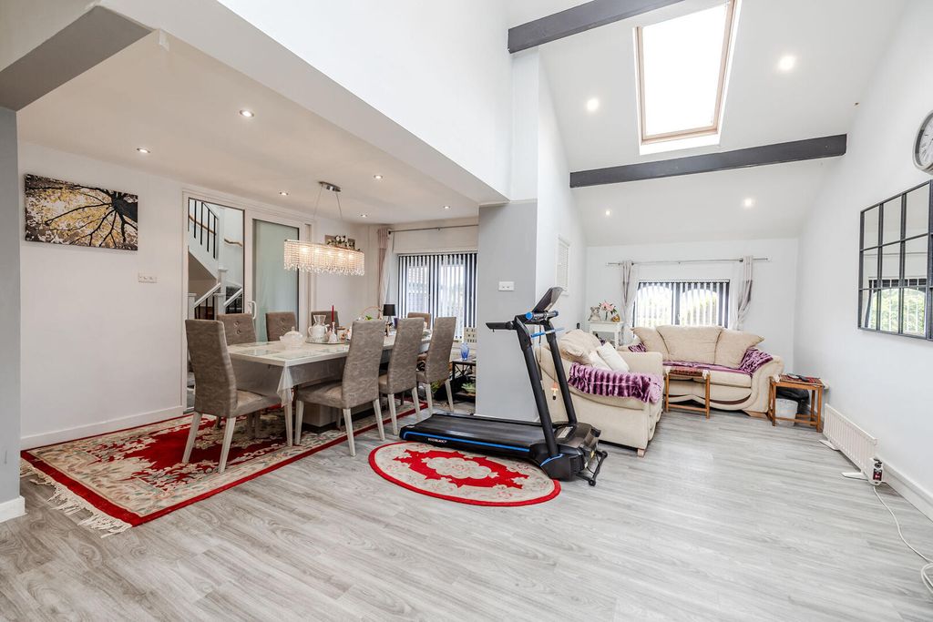 Additional image 7 of 6 bed property for saleRunnymede Road, Darras Hall, Ponteland, Newcastle Upon Tyne NE20