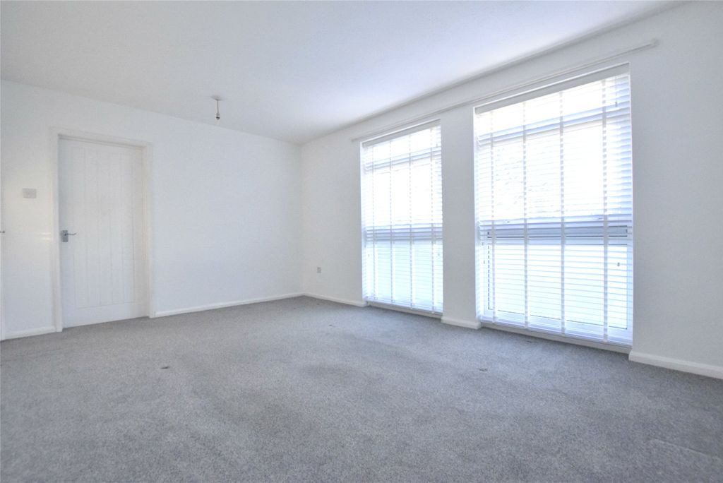 Property photo 3 of 14 Living Room