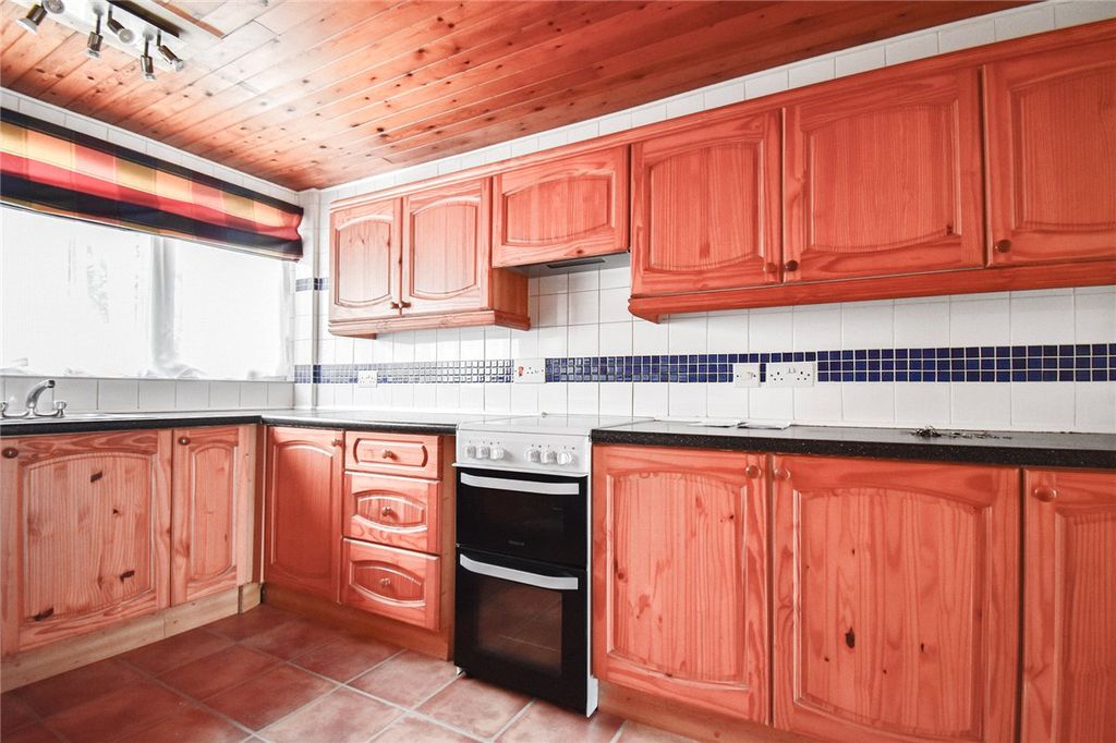 Property photo 2 of 12 Picture No. 33